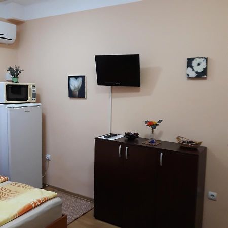 7 Vise Studio Apartment Galati Exterior photo