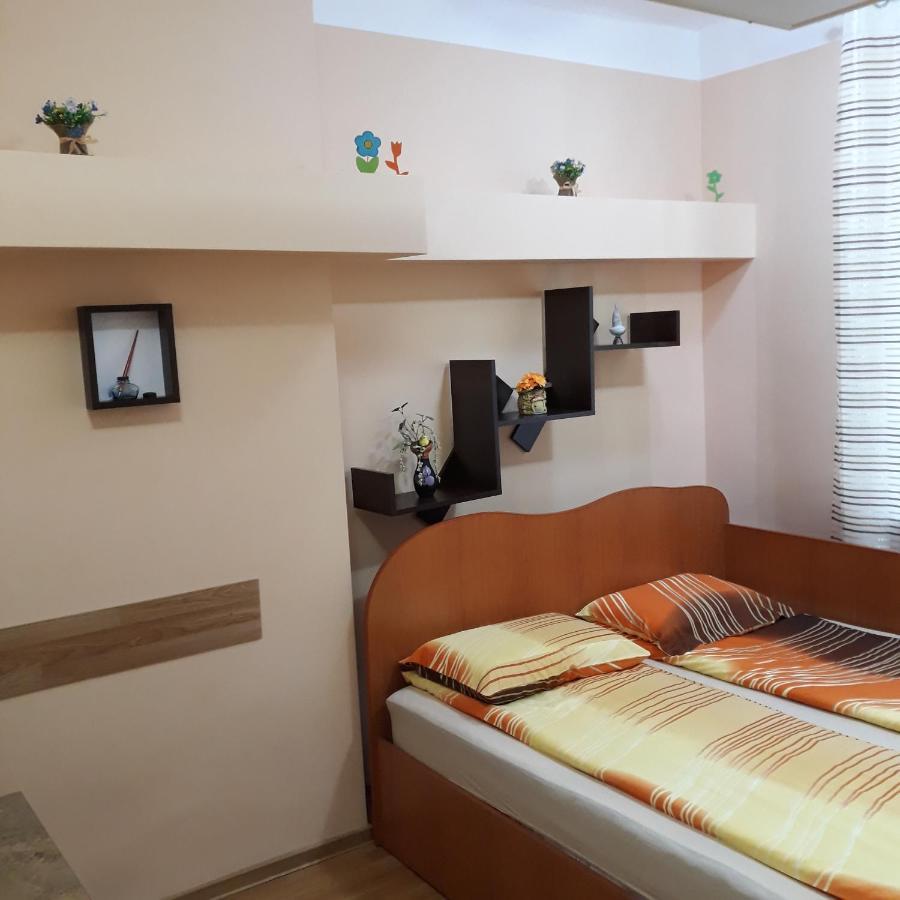 7 Vise Studio Apartment Galati Exterior photo