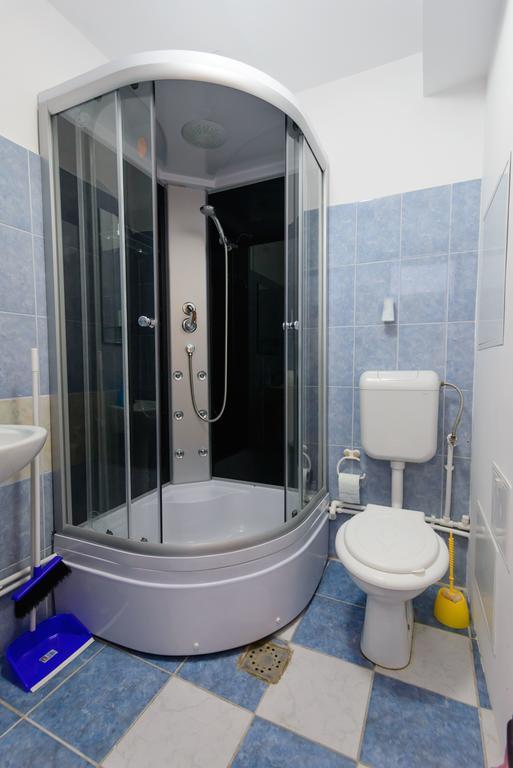 7 Vise Studio Apartment Galati Exterior photo